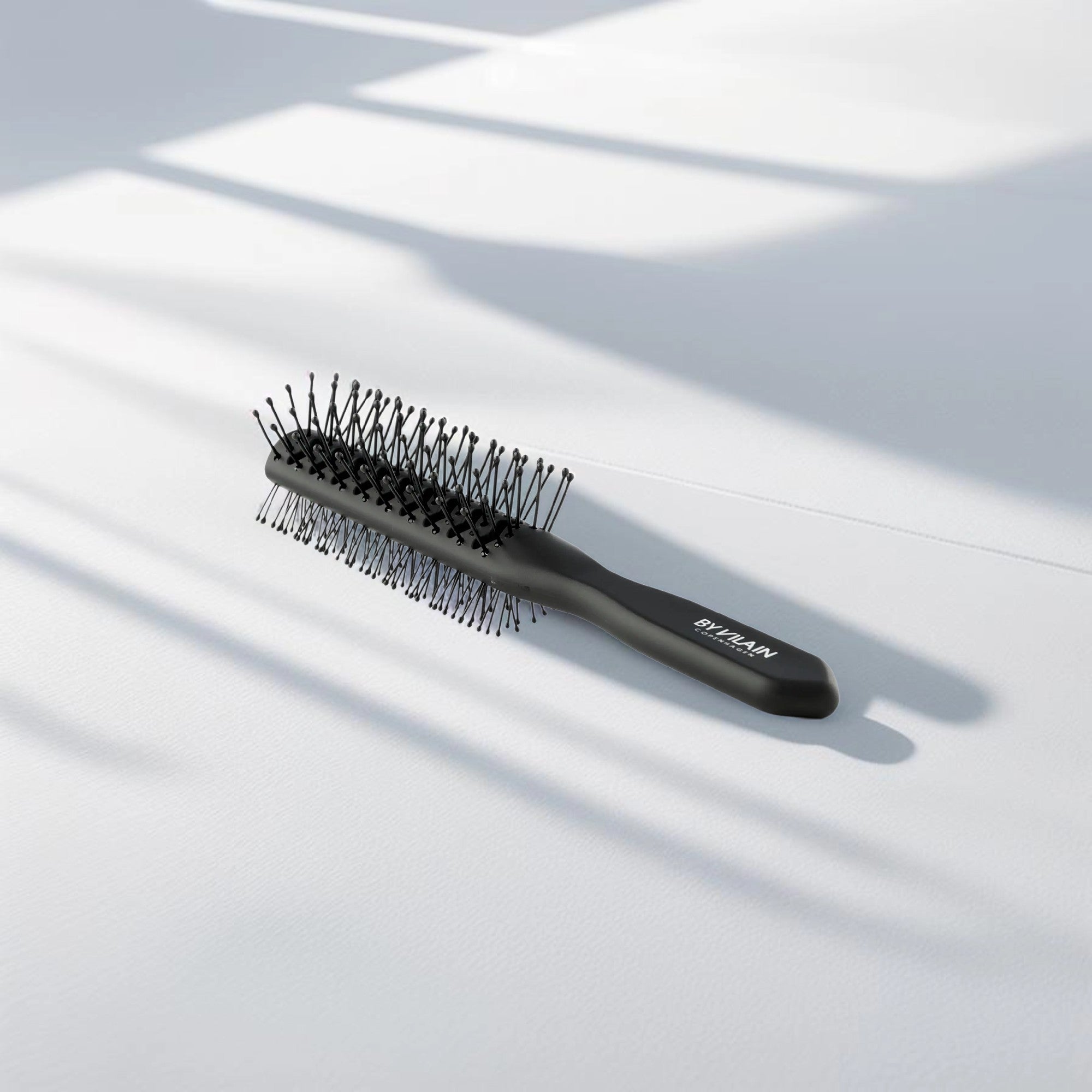 By Vilain Skeleton Brush